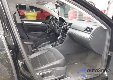 2012 Volkswagen Passat 2.5L Se z USA, uszkodzony, nr VIN 1VWBP7A37CC040744